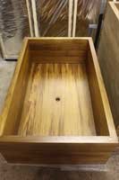 Baignoire bois en Teck sur mesure en fabrication dans l'atelier de menuiserie - 130x80xH40cm