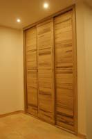 Portes de dressing coulissantes sur mesure en bois massif