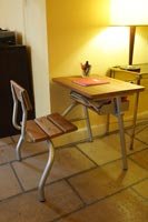 Ancien bureau d'�colier relook� en Teck