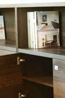 Rangements d'une console de bureau sur mesure en Weng� massif