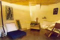 Plafond en fines lames de Pin vernis et Acajou