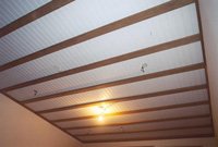 Plafond esprit yacht classique en Pin laqu� blanc et Teck massif