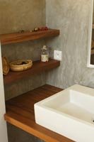 Etag�res pleines en Teck massif