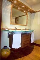 Meuble vasque sur mesure en Teck et plan double vasque en verre