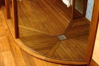 Grande douche � l'italienne en Teck en sortie de sauna