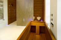 Baignoire en bois avec dossier