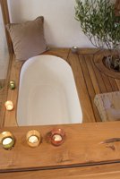 Habillage en Teck d'une baignoire encastr�e