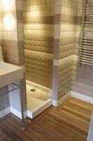 Salle de bain avec parquet Teck pont de bateau
