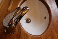 Int�gration d'une vasque dans un plan de travail en Teck par le dessous