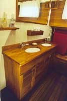 Meuble double vasque en Teck � portes persiennes