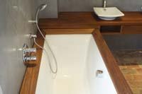 Habillage de baignoire encastr�e en Teck